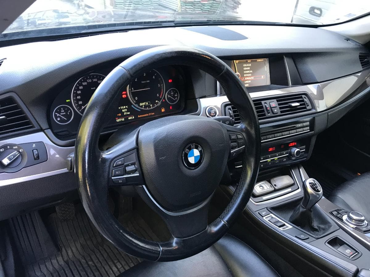 BMW 525D Touring · Ano 2013 — imagem 28