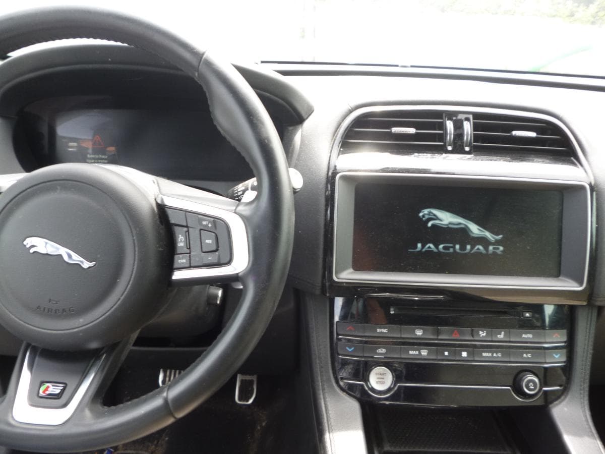 JAGUAR F-PACE — imagem 9