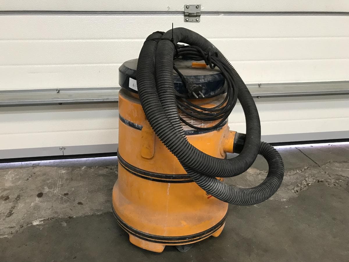 Vacuum Cleaner — image 4