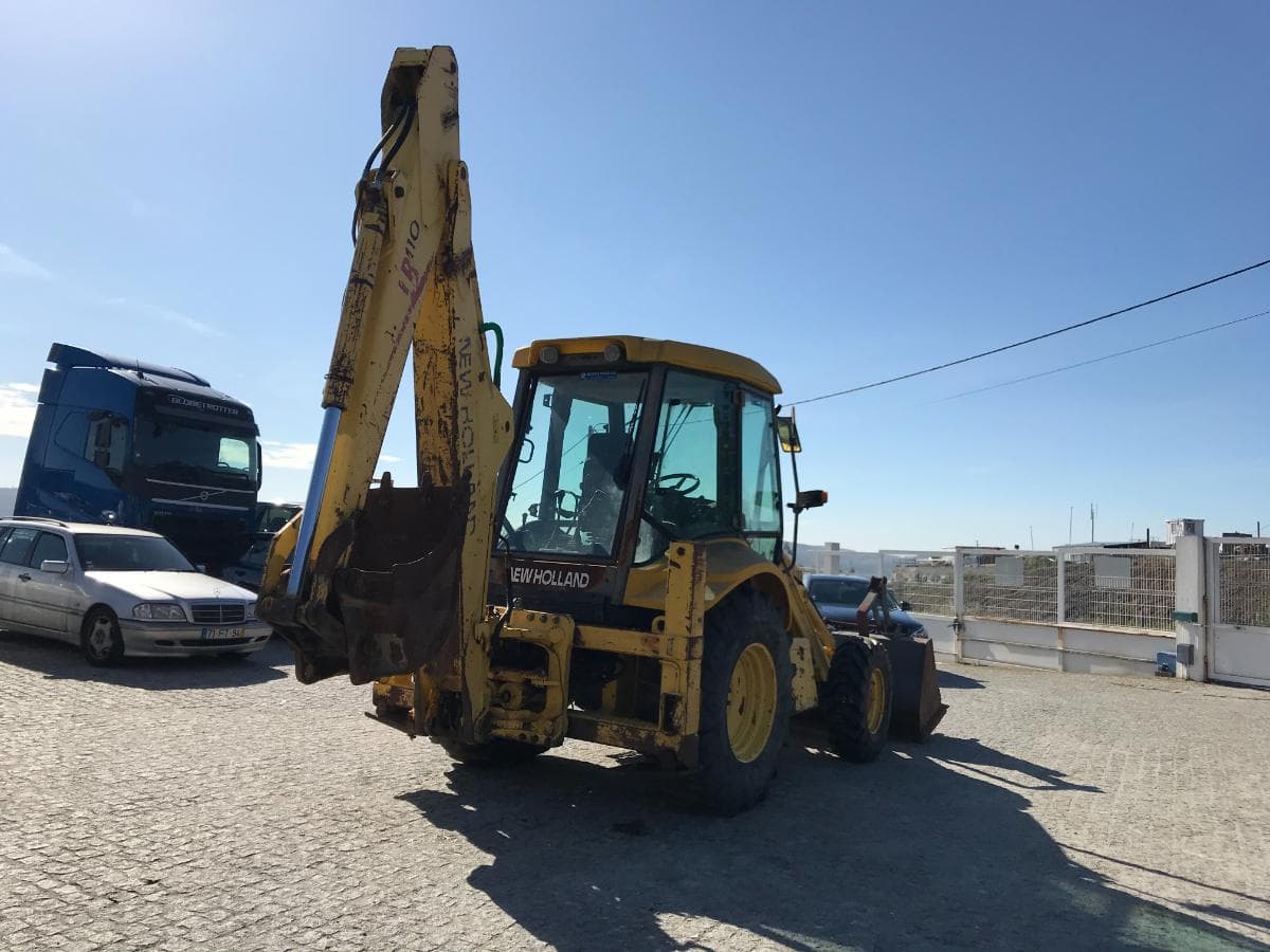 Retroescavadora New Holland LB110 — imagen 3