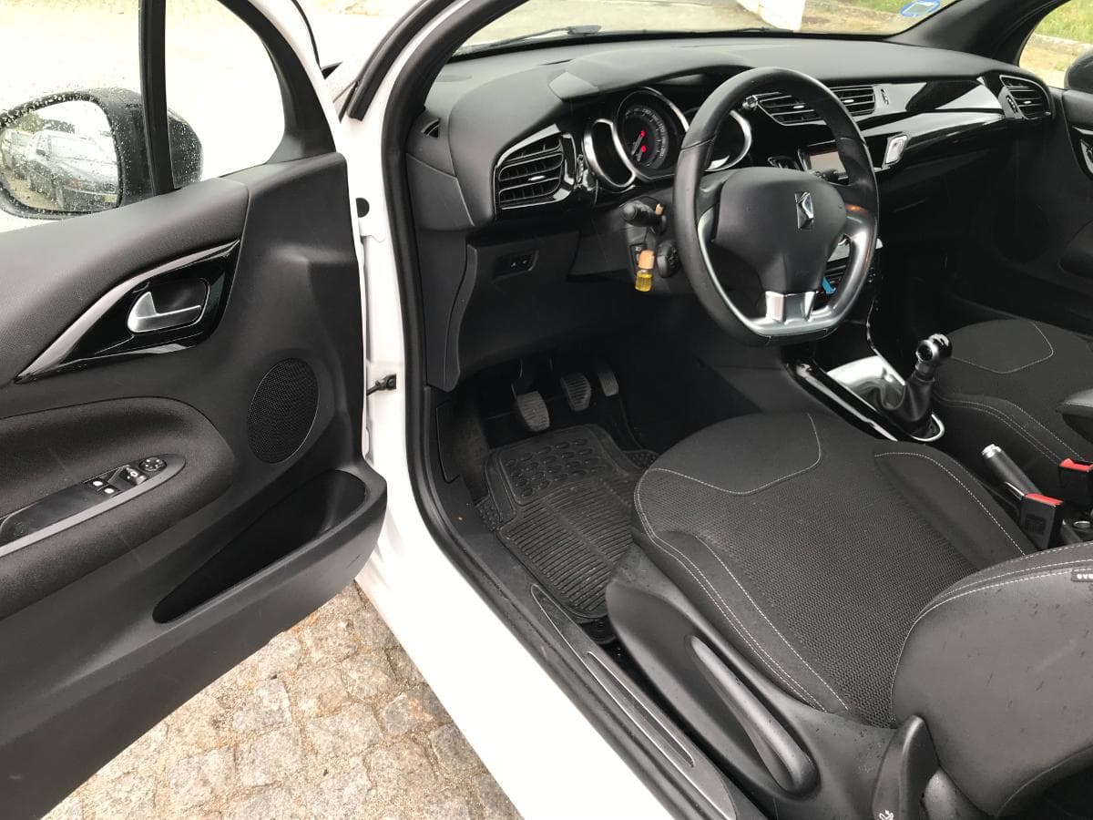 Citroën DS3 · Ano 2012 — imagem 13