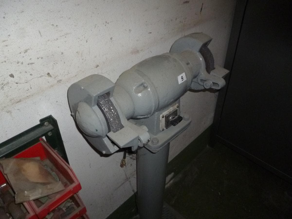 Máquina de furar de coluna + Serrote de disco + Torno mecânico + Esmeril — imagen 8