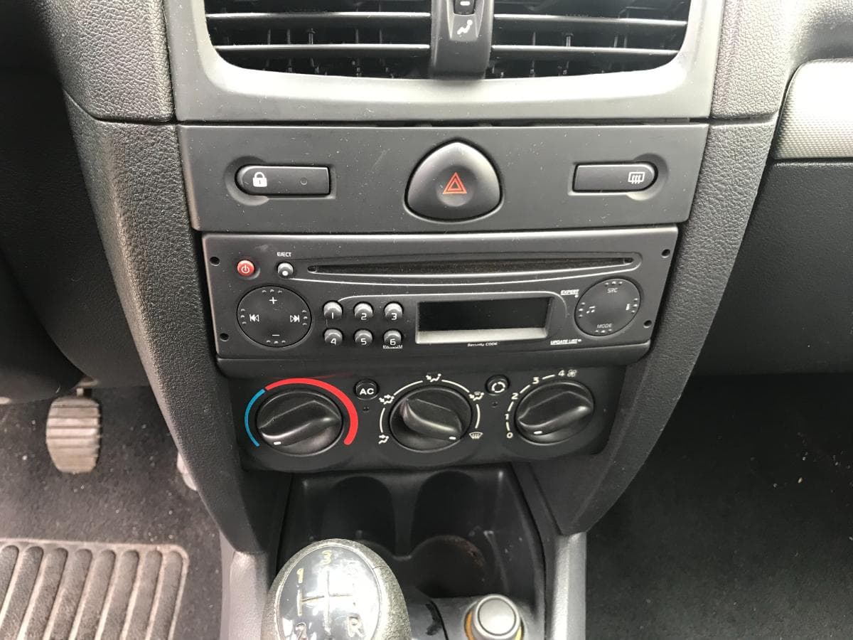 Renault Clio 1.5 DCI — image 17