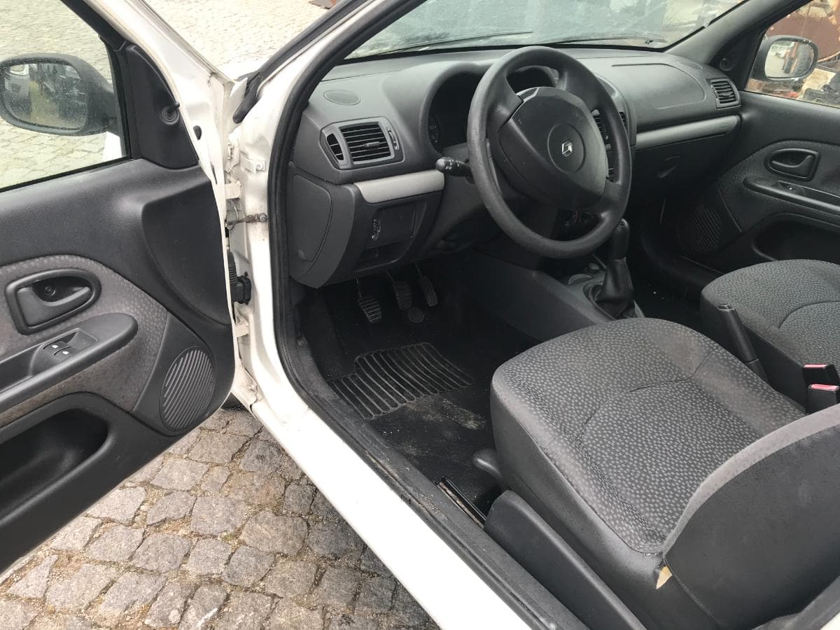 Renault Clio 1.5 DCI — image 13