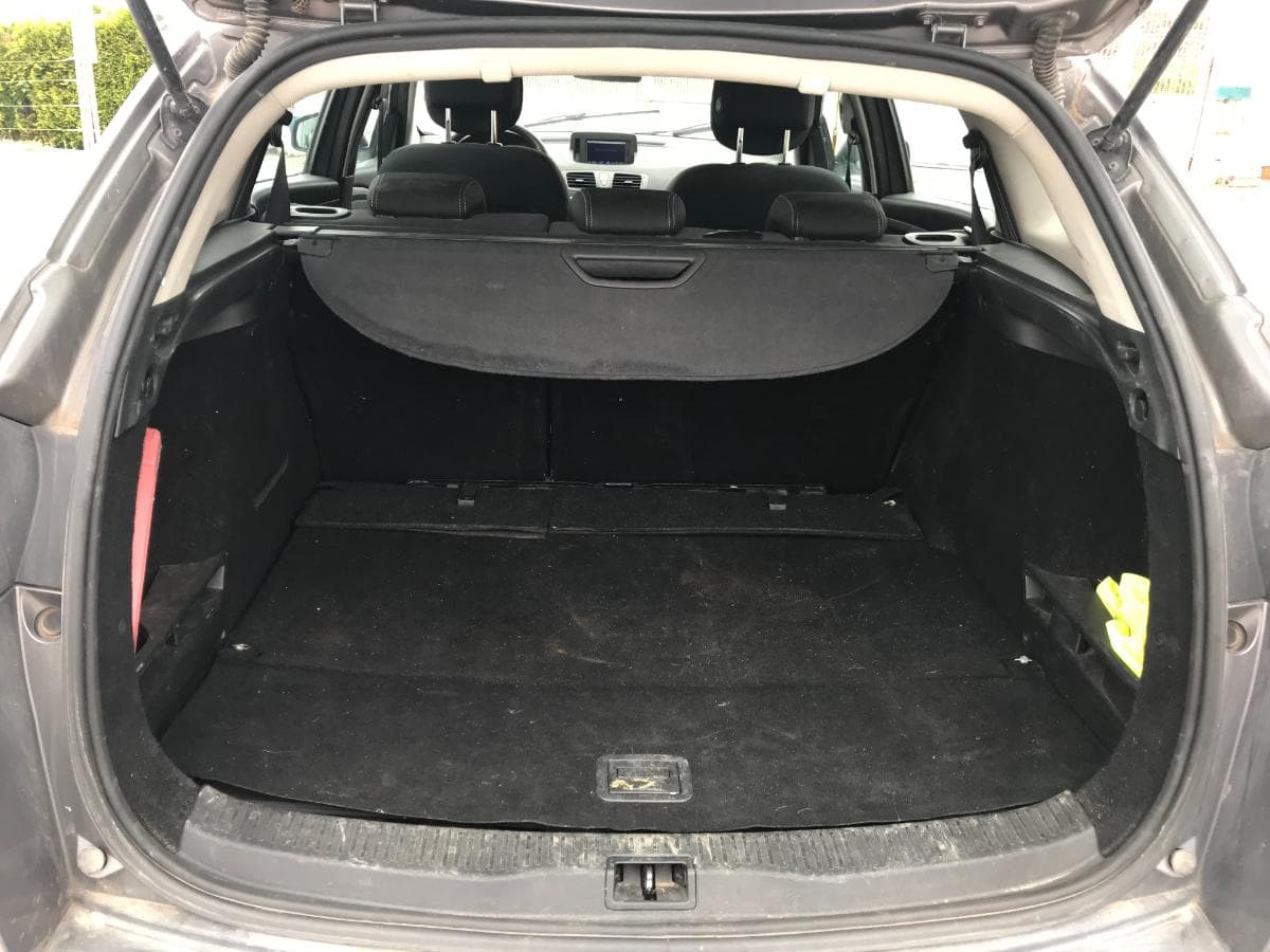 Renault Mégane 1.5 DCI · Ano 2011 — imagem 14