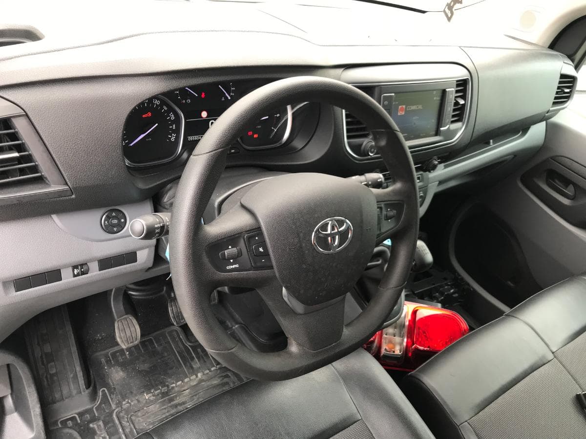 Toyota Proace 2.0D · Ano 2018 — image 12