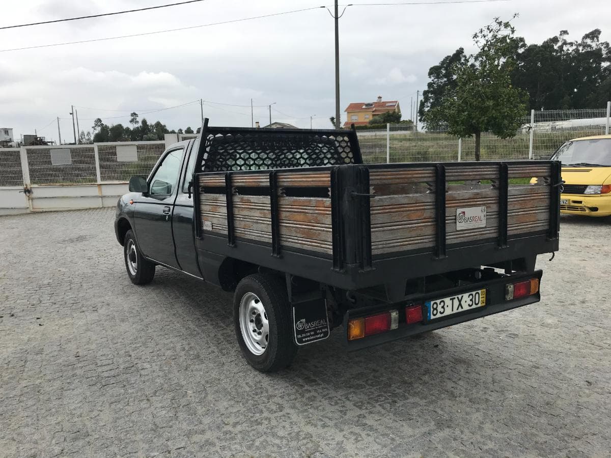 Nissan Pick Up 2.5 Di · Ano 2003 — imagem 4
