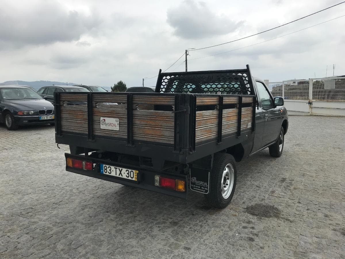 Nissan Pick Up 2.5 Di · Ano 2003 — imagem 6