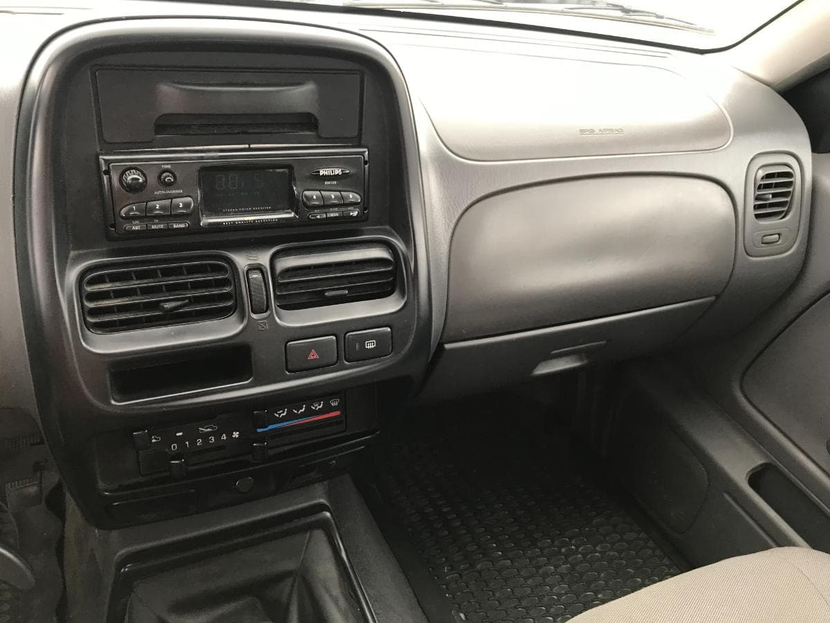 Nissan Pick Up 2.5 Di · Ano 2003 — imagem 16