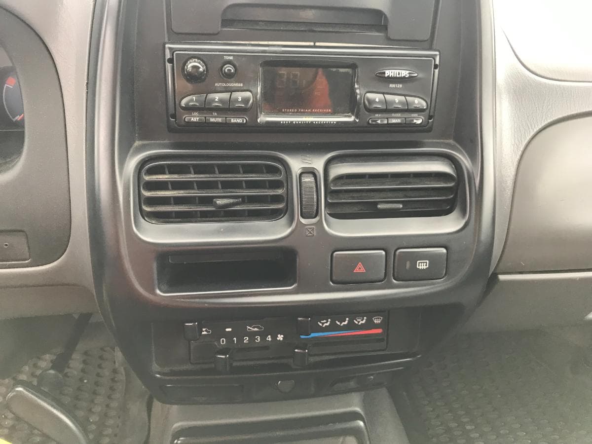 Nissan Pick Up 2.5 Di · Ano 2003 — imagem 20