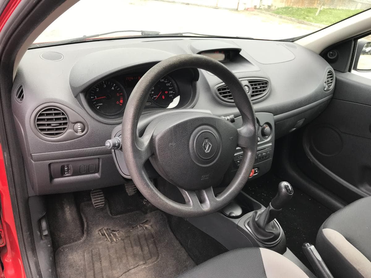 Renault Clio 1.5 DCI · Ano 2011 — imagem 13