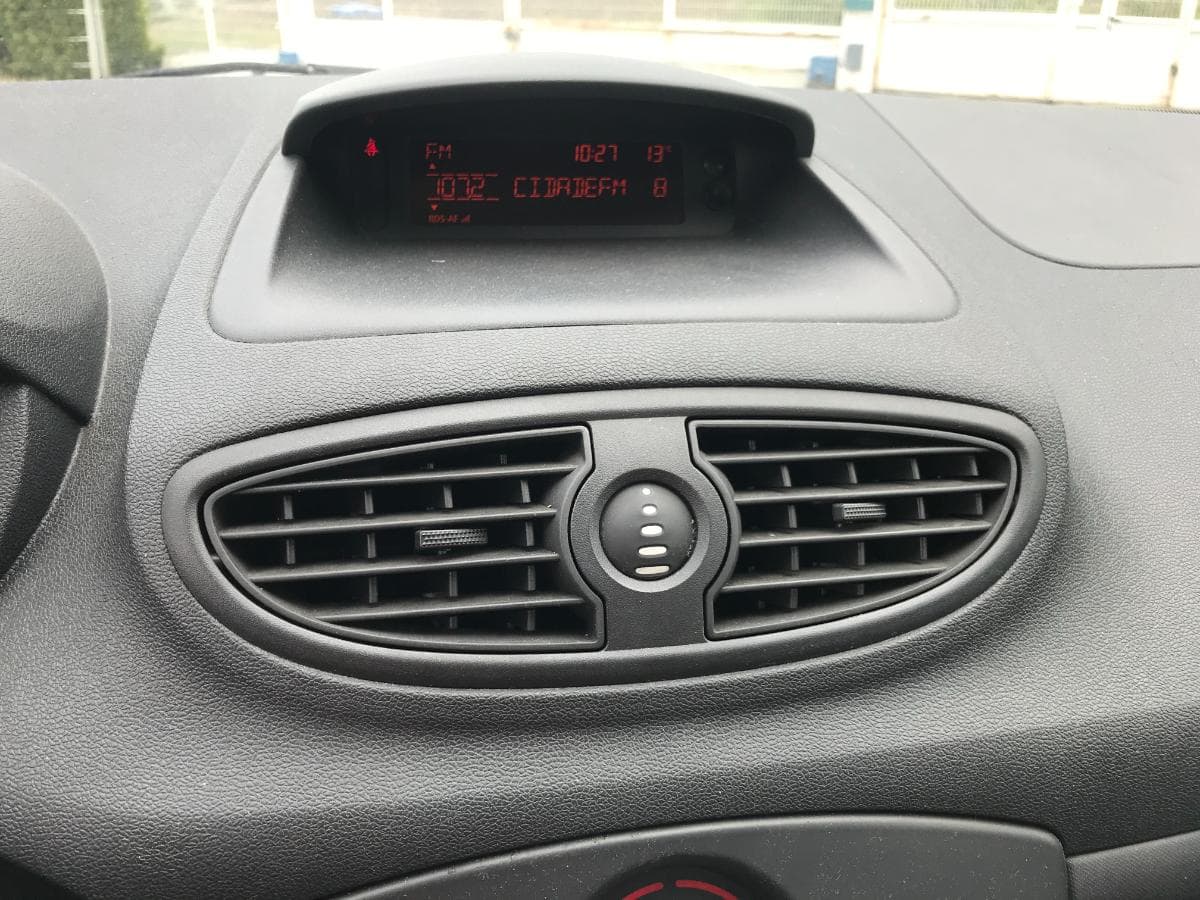 Renault Clio 1.5 DCI · Ano 2011 — imagem 17