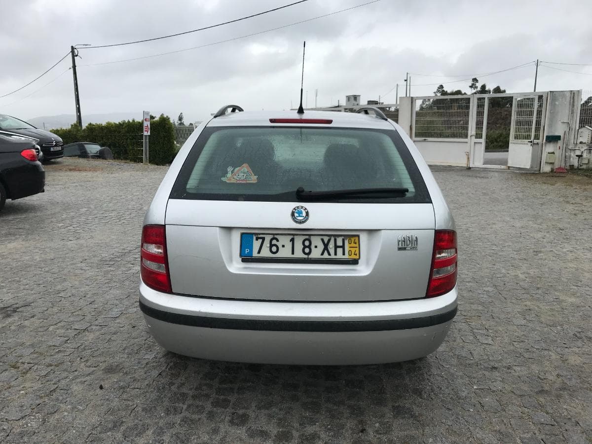 Skoda Fabia 1.2 · Ano 2004 — imagem 5