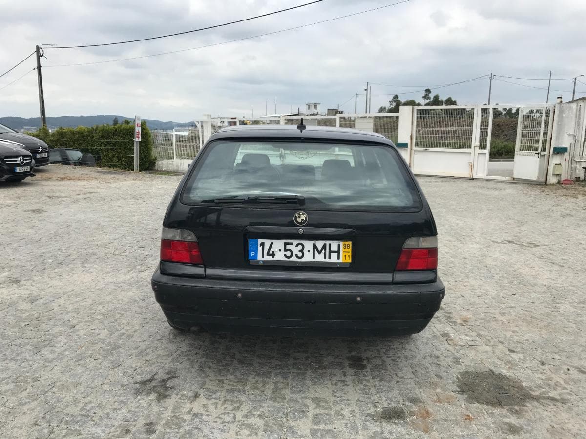 BMW 318D Touring · Ano 1998 — imagem 5
