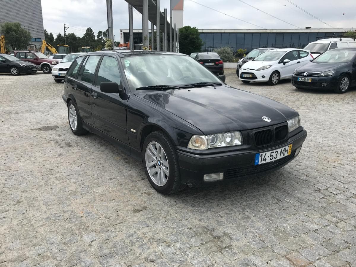 BMW 318D Touring · Ano 1998 — imagem 1