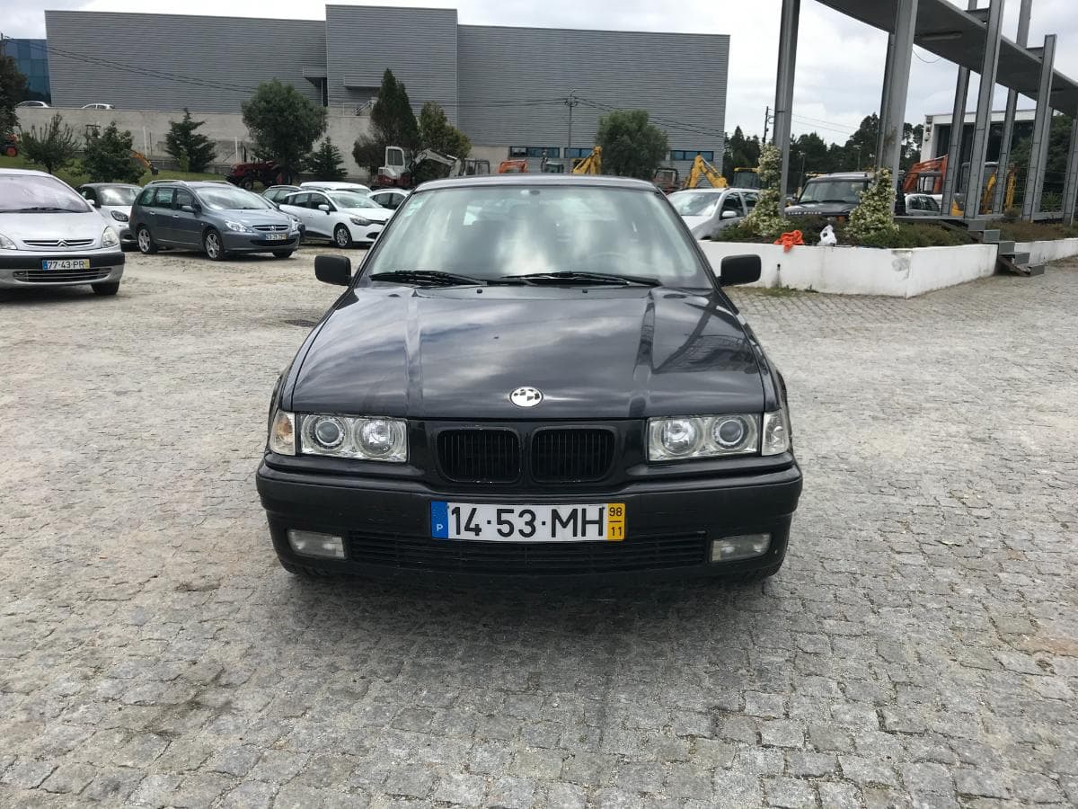 BMW 318D Touring · Ano 1998 — imagem 2