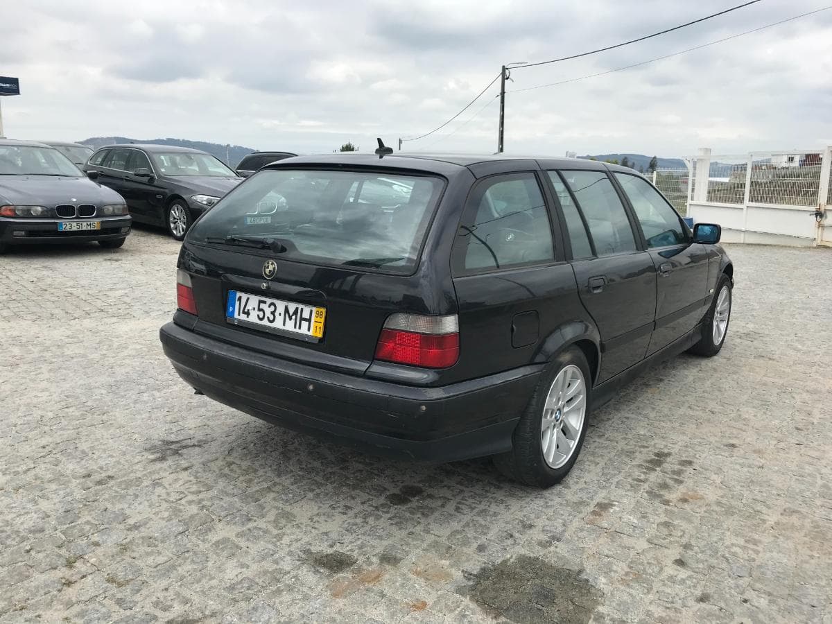 BMW 318D Touring · Ano 1998 — imagem 4