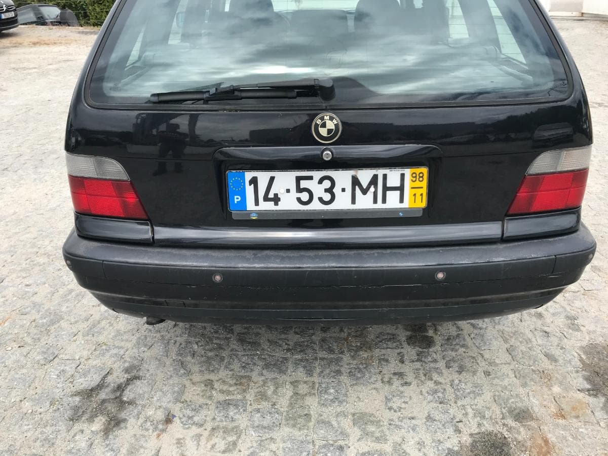 BMW 318D Touring · Ano 1998 — imagem 7