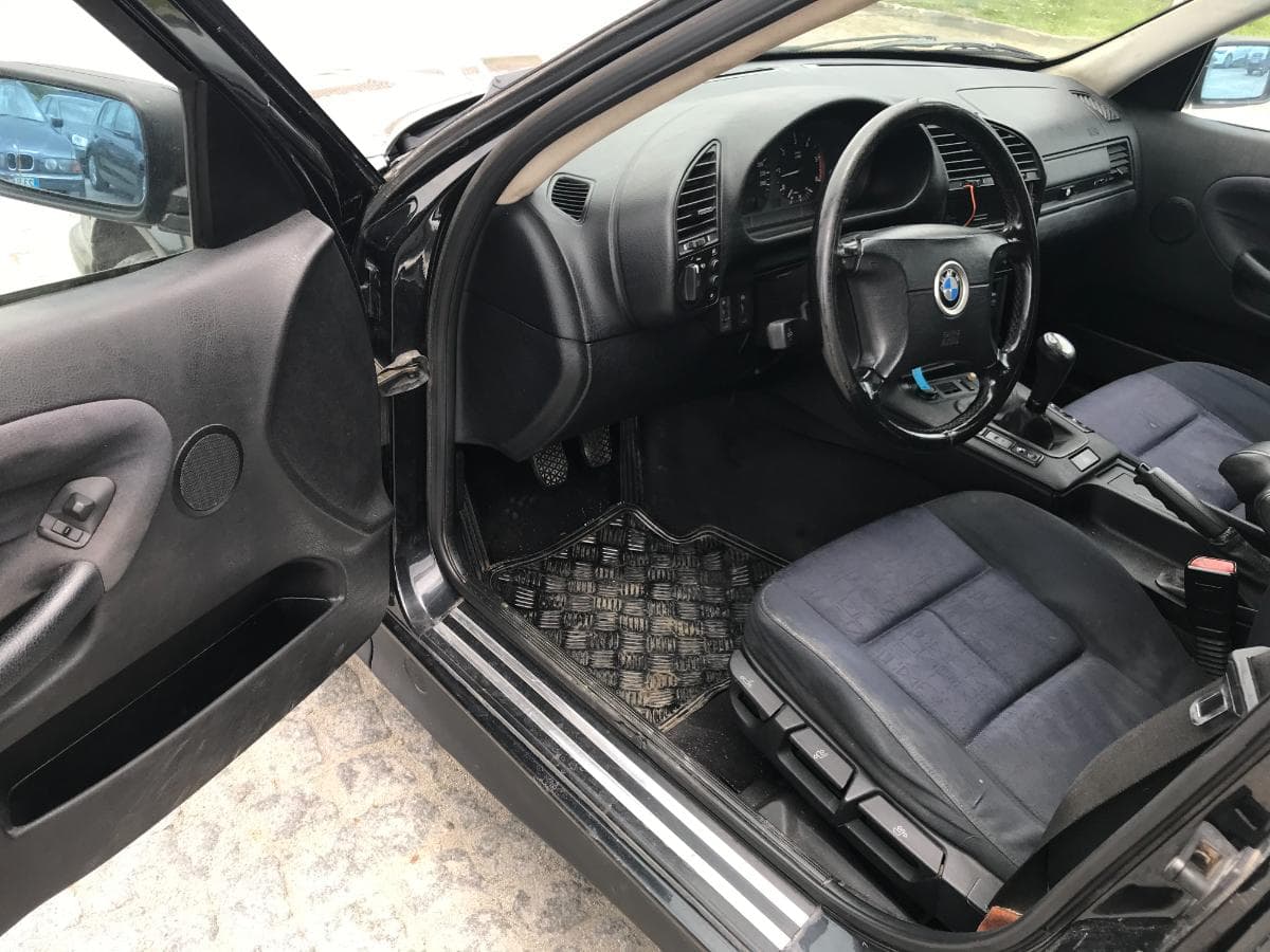 BMW 318D Touring · Ano 1998 — imagem 13