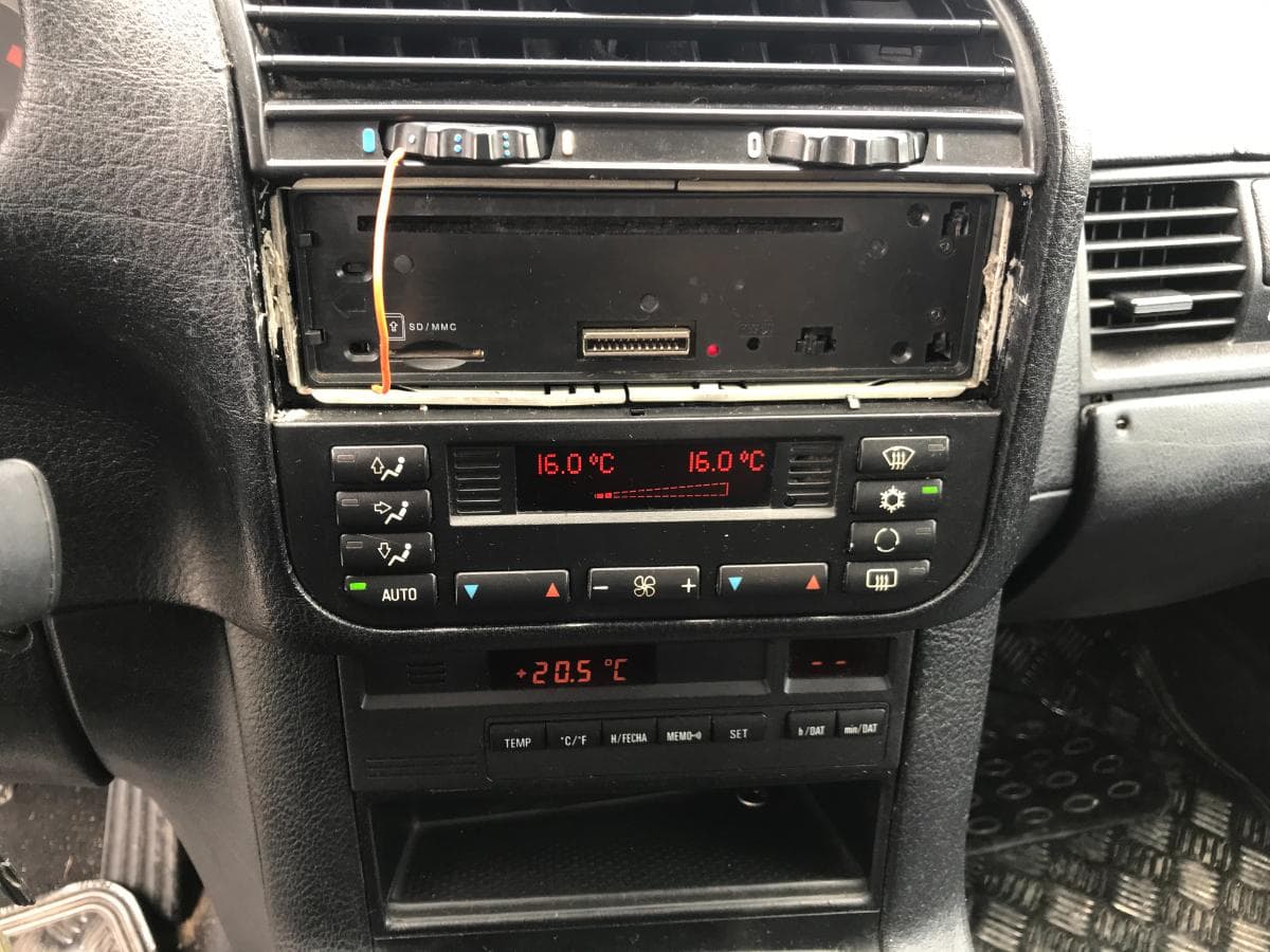 BMW 318D Touring · Ano 1998 — imagem 19