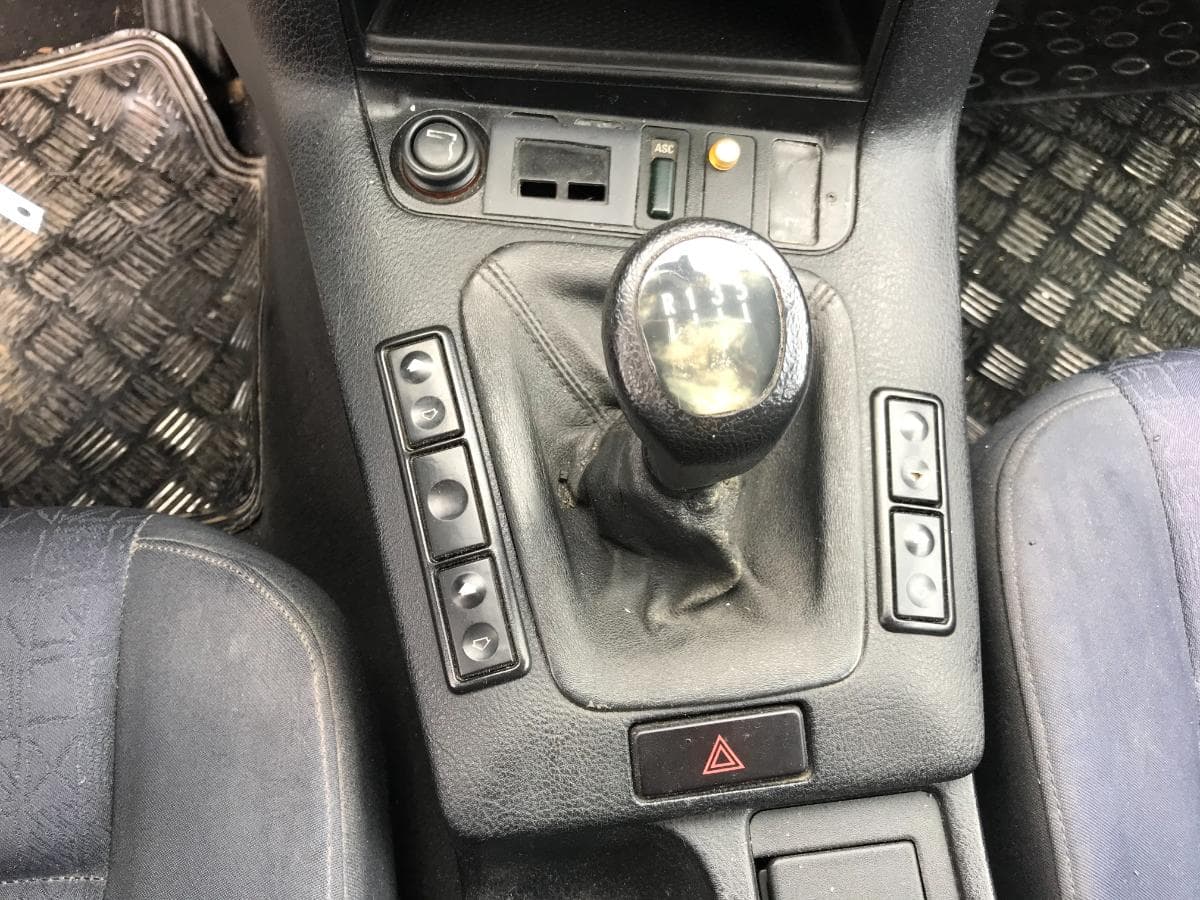 BMW 318D Touring · Ano 1998 — imagem 22