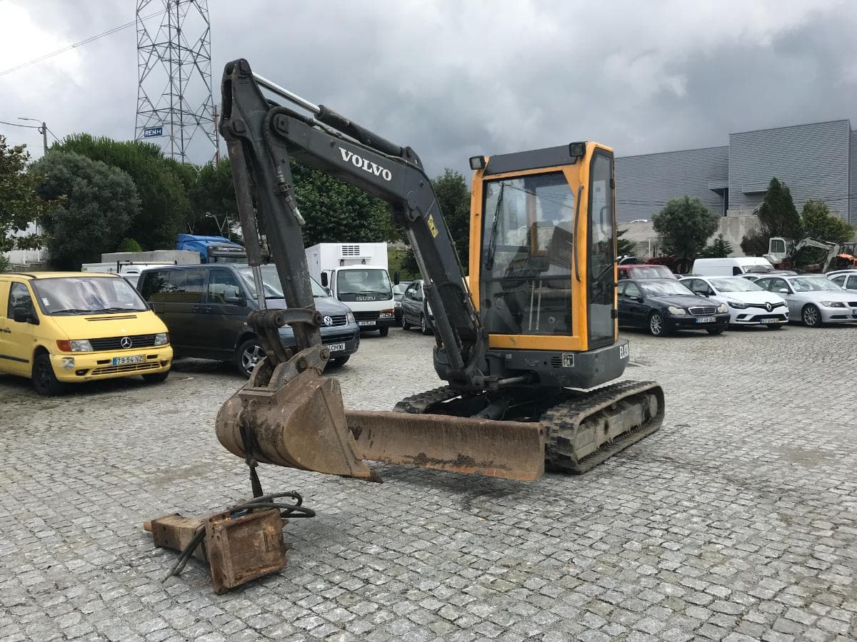 Mini Giratória Volvo ECR 38 · Ano 2006 Com Martelo — imagem 2