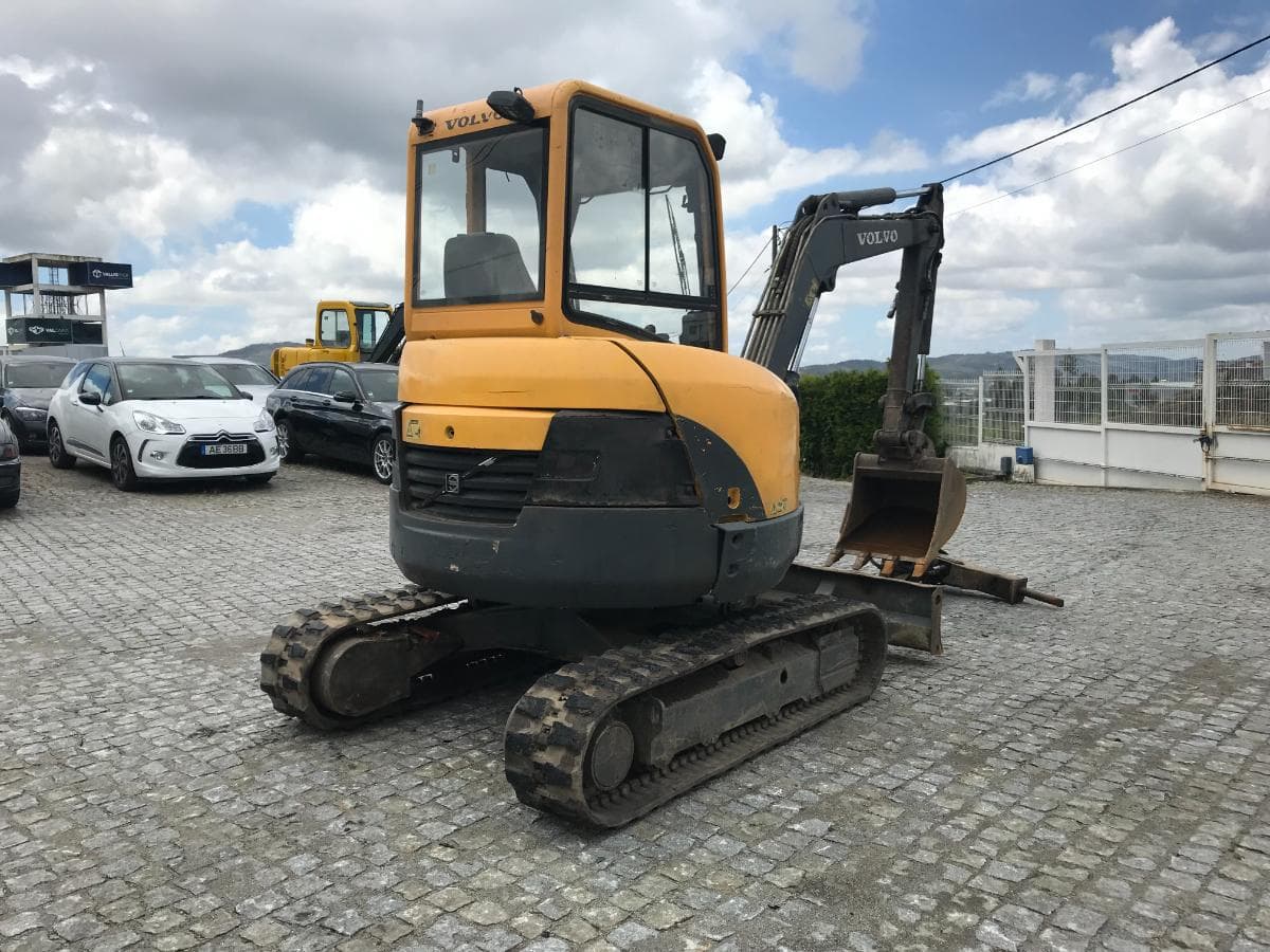 Mini Giratória Volvo ECR 38 · Ano 2006 Com Martelo — imagem 3