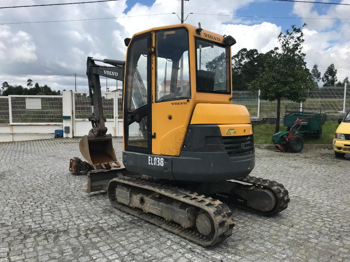 Mini Giratória Volvo ECR 38 · Ano 2006 Com Martelo — imagem 4