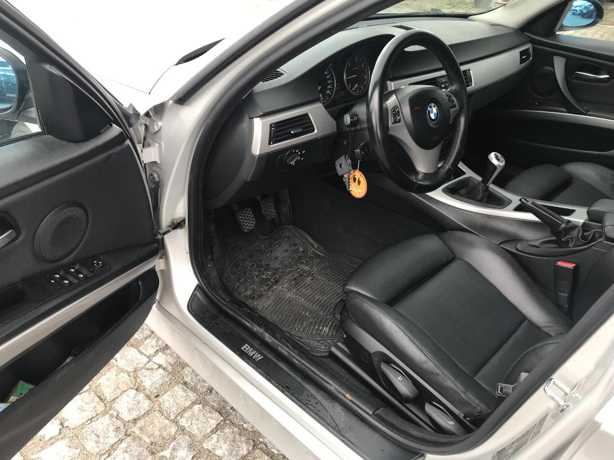 BMW 320 D · Ano 2005 — imagem 14