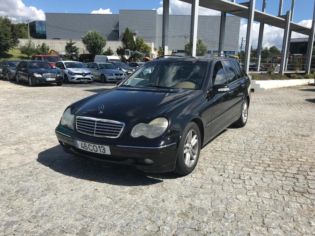 Mercedes-Benz C270 CDI · Ano 2001 — imagem 3
