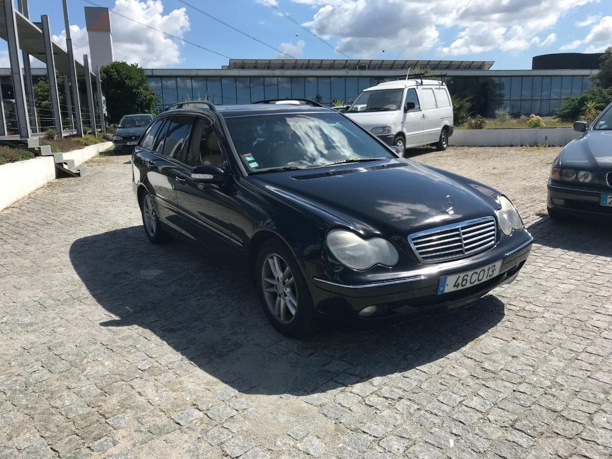 Mercedes-Benz C270 CDI · Ano 2001 — imagem 1