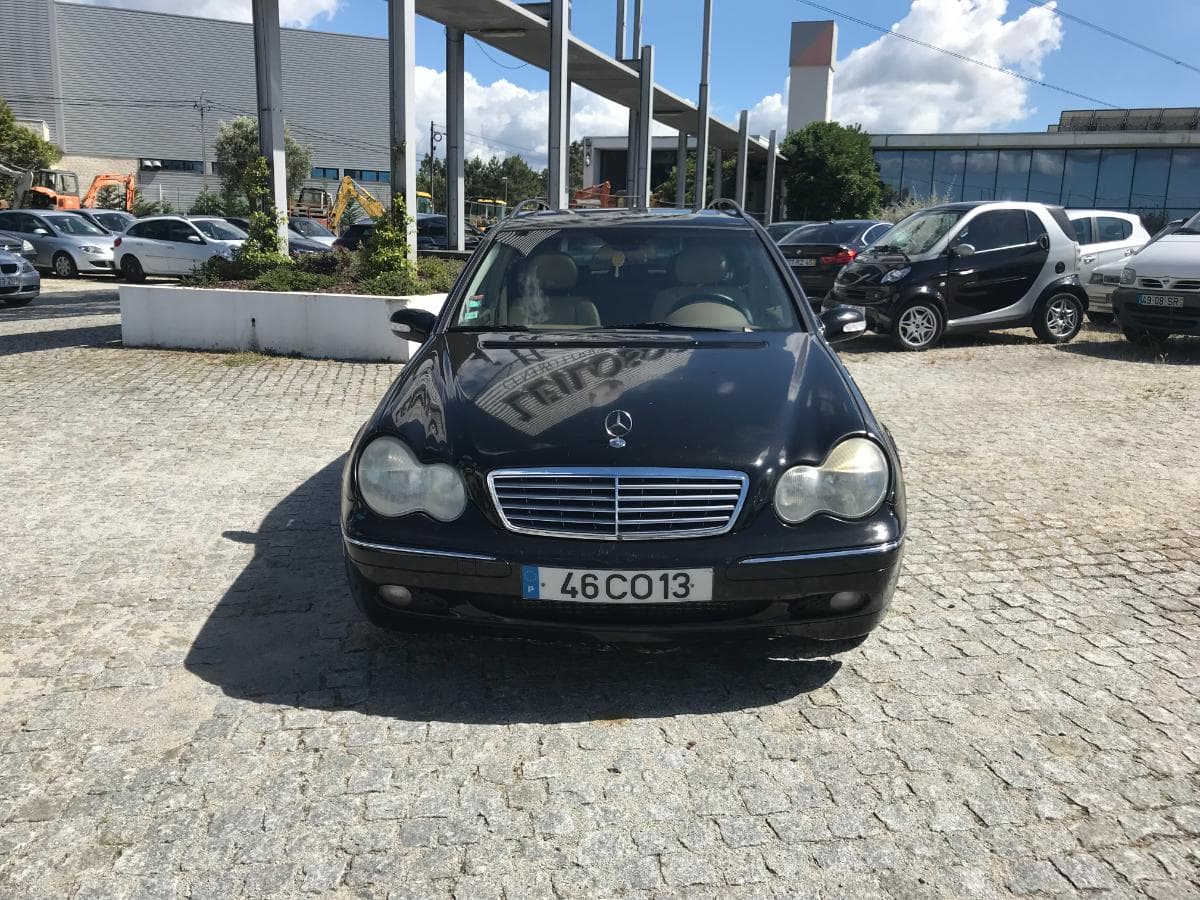 Mercedes-Benz C270 CDI · Ano 2001 — imagem 2