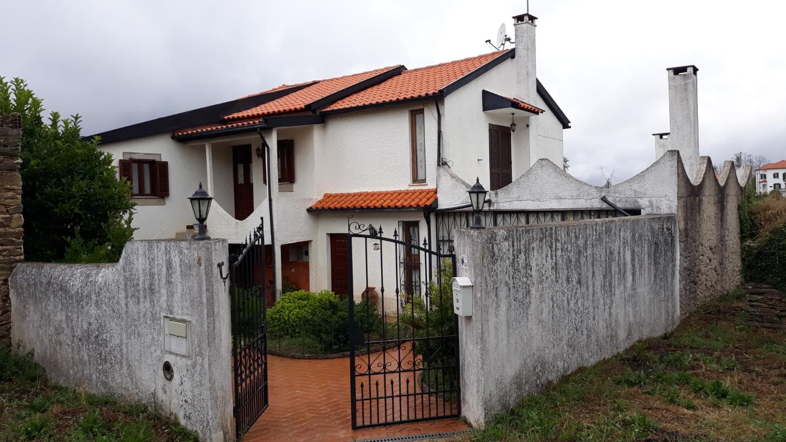 Moradia V4 c/ Terreno · Penacova, Coimbra — image 1