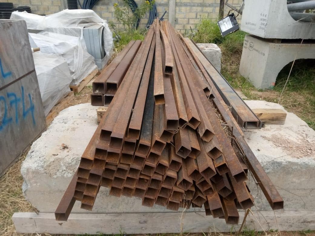 Tubos quadrados de 25×25 ·