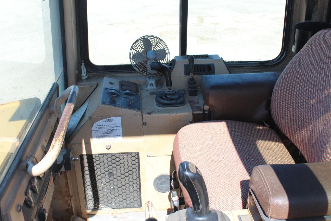 Bulldozer CAT. D3 (10T) — imagem 9