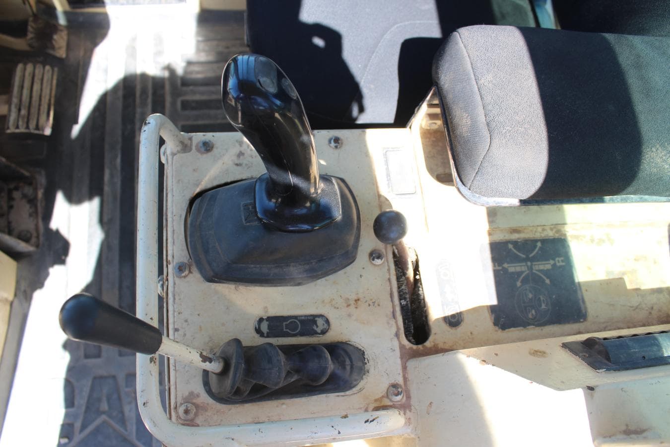 Bulldozer CAT. D4 (10T) — imagem 6