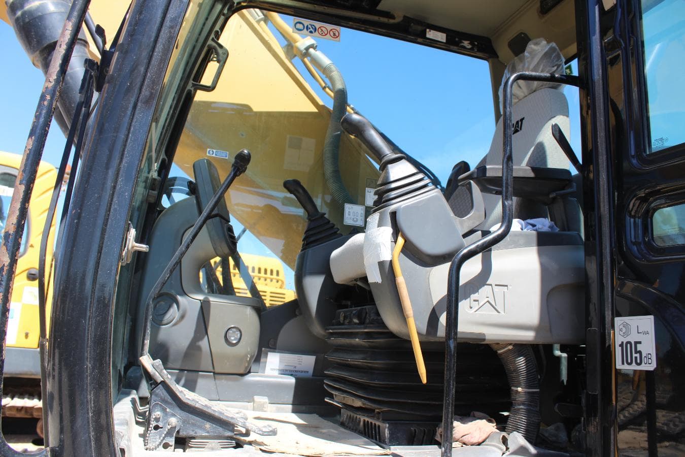 Escav. de rastos 35T - CATERPILLAR — imagem 9