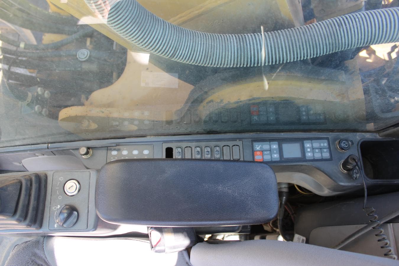 Escav. de rastos 35T - CATERPILLAR — imagem 4