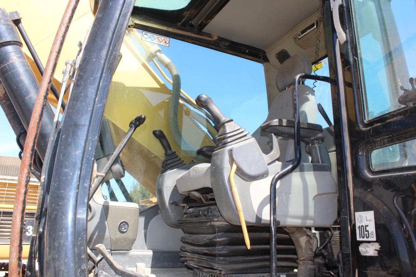 Escav. de rastos 35T - CATERPILLAR — imagem 10