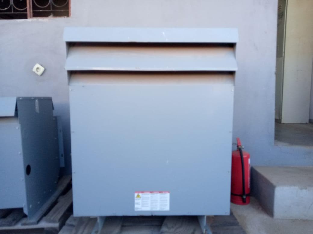 Transformador HPS 112.5 KVA /380V- 120V ·