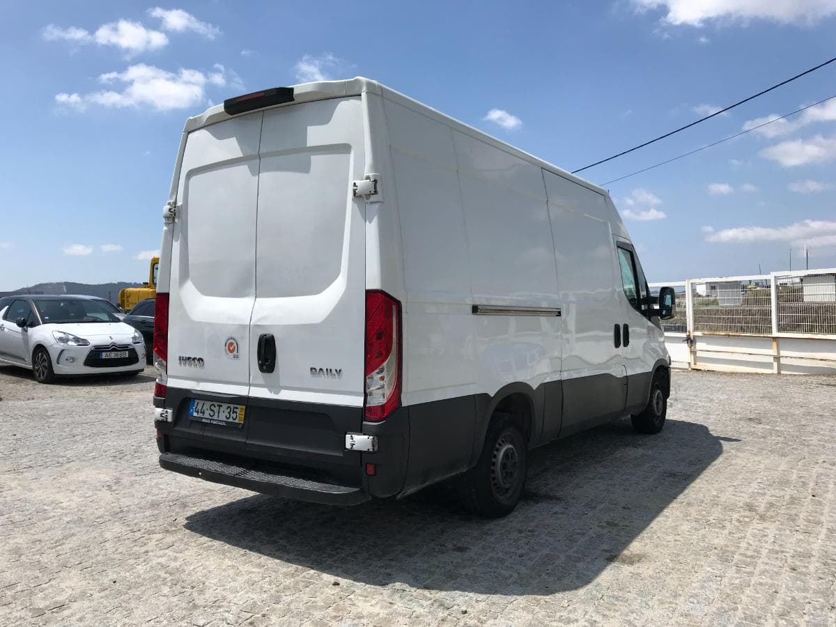 Iveco Daily 35.140 · Ano 2017 — imagem 4
