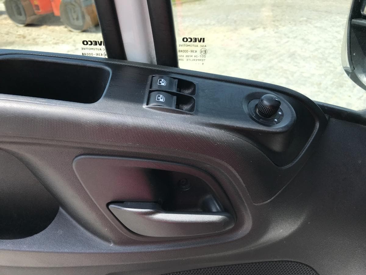 Iveco Daily 35.140 · Ano 2017 — imagem 18