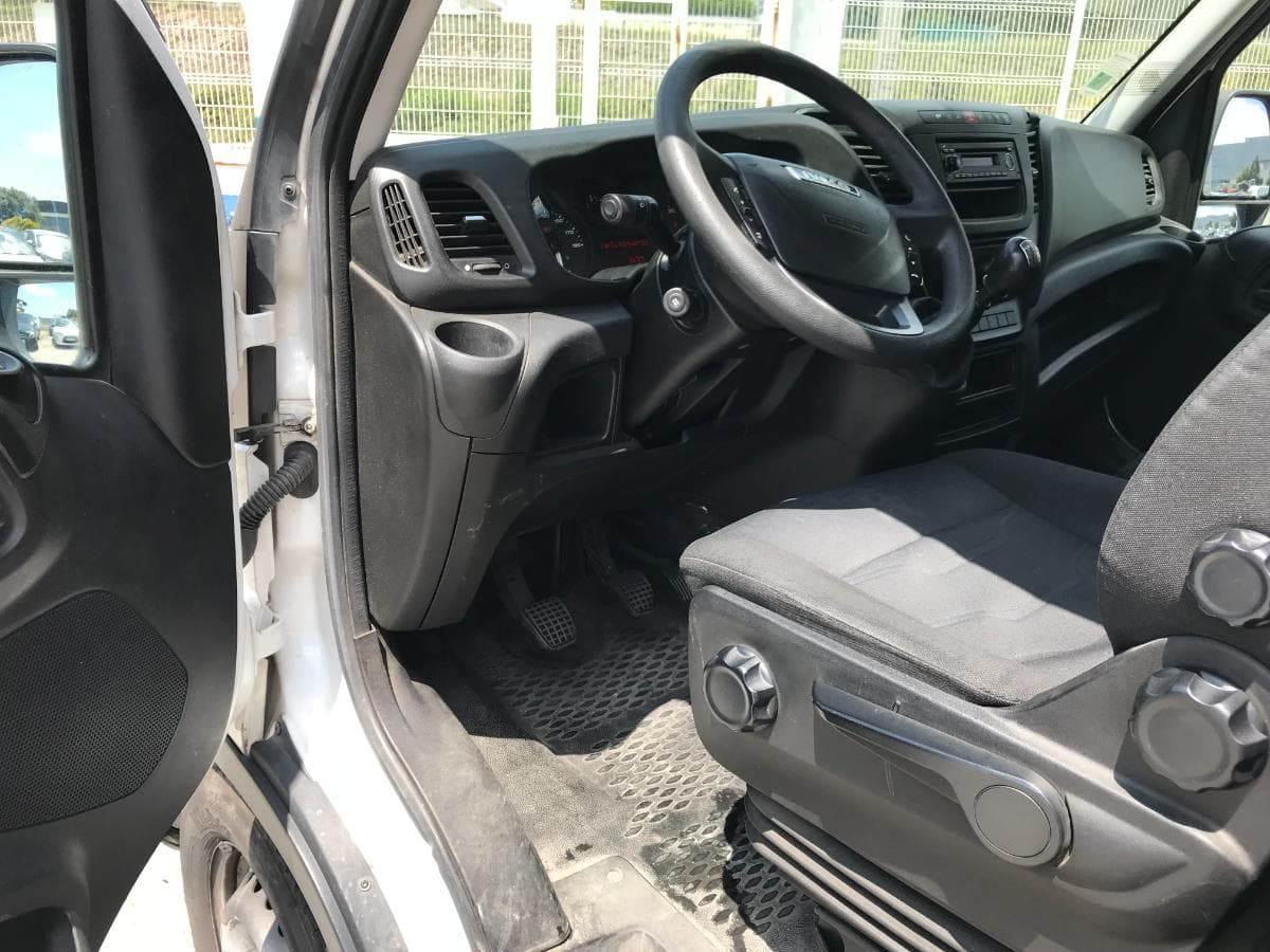 Iveco Daily 35.140 · Ano 2017 — imagem 17