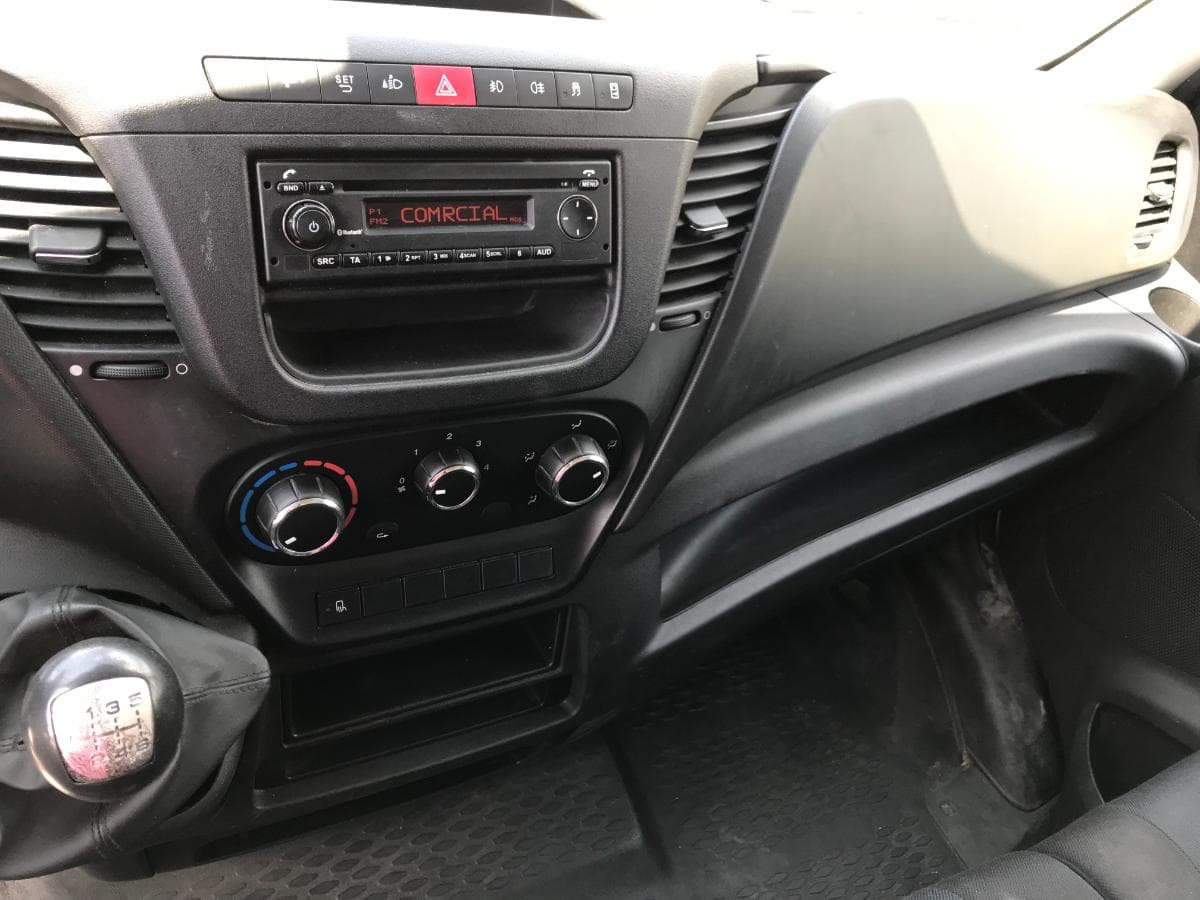 Iveco Daily 35.140 · Ano 2017 — imagem 19