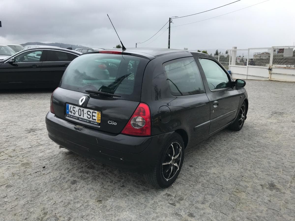 Renault Clio 1.5 DCI · Ano 2001 — image 4