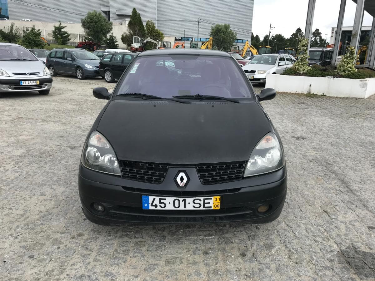 Renault Clio 1.5 DCI · Ano 2001 — image 2