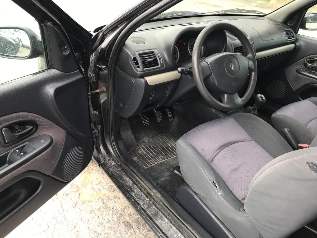 Renault Clio 1.5 DCI · Ano 2001 — image 11