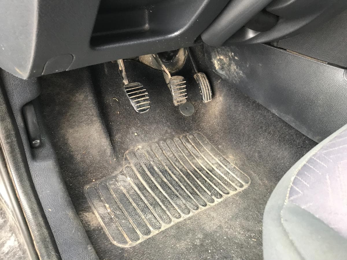 Renault Clio 1.5 DCI · Ano 2001 — image 20