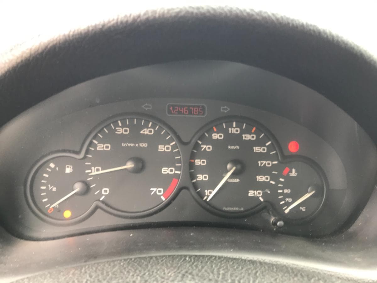 Peugeot 206 1.1i · Ano 1999 — imagem 12