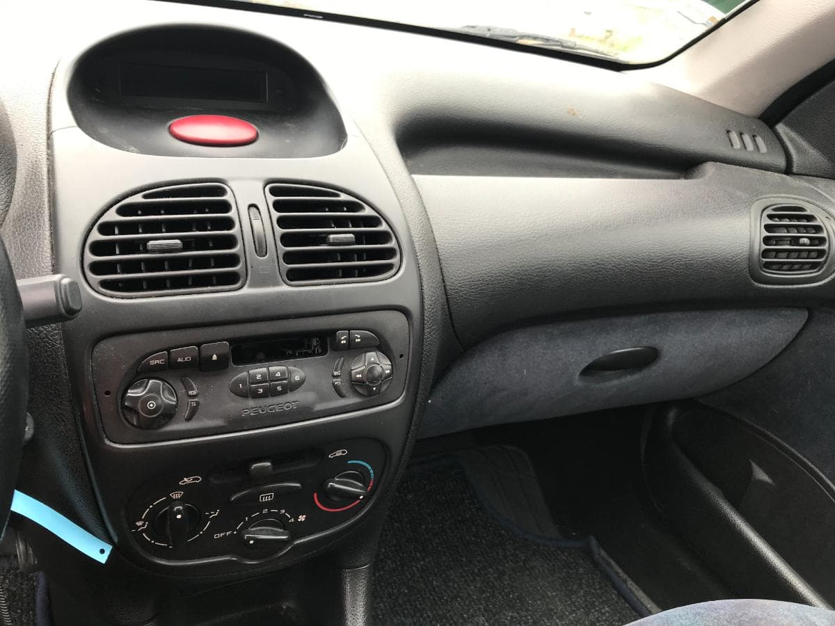 Peugeot 206 1.1i · Ano 1999 — imagem 15